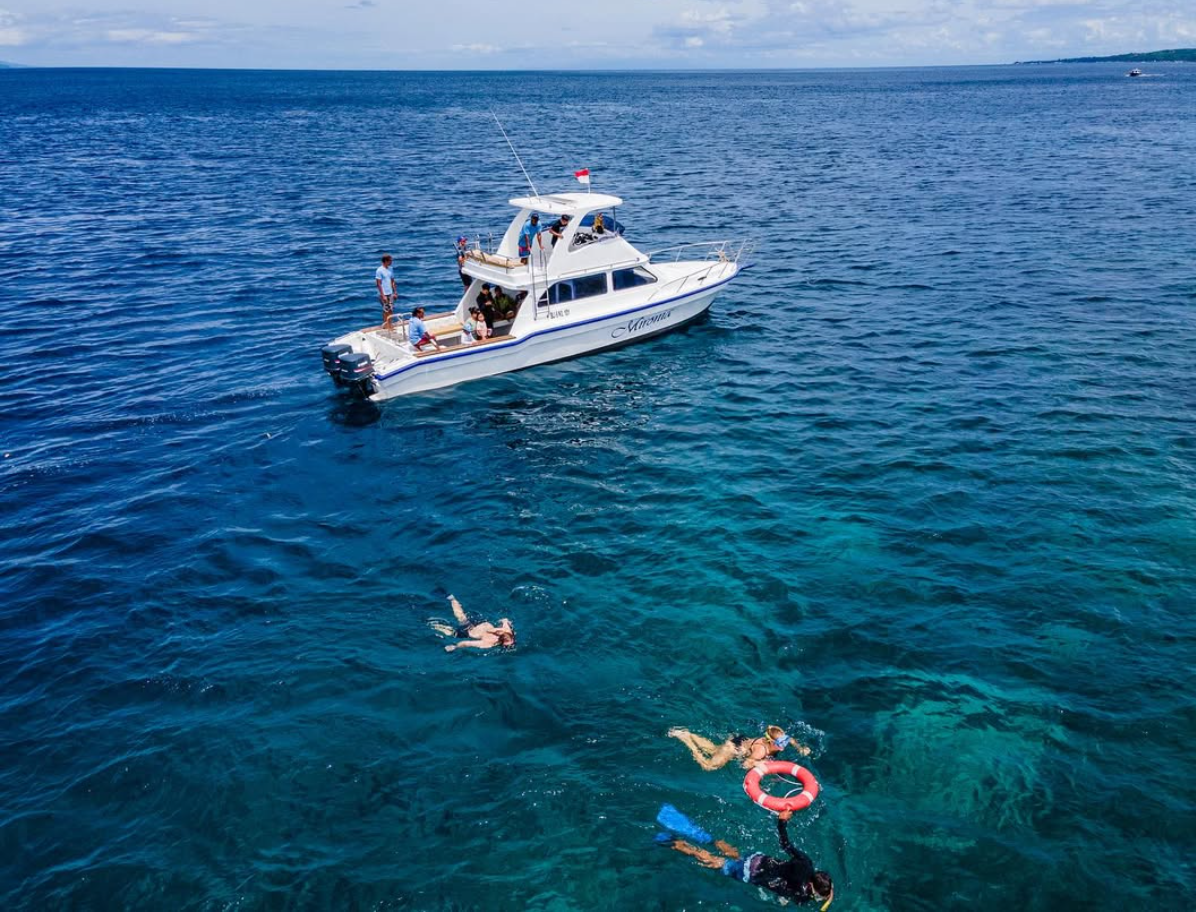 Private yacht charter for 12 pax Bali Mironia Motor Yacht exterior