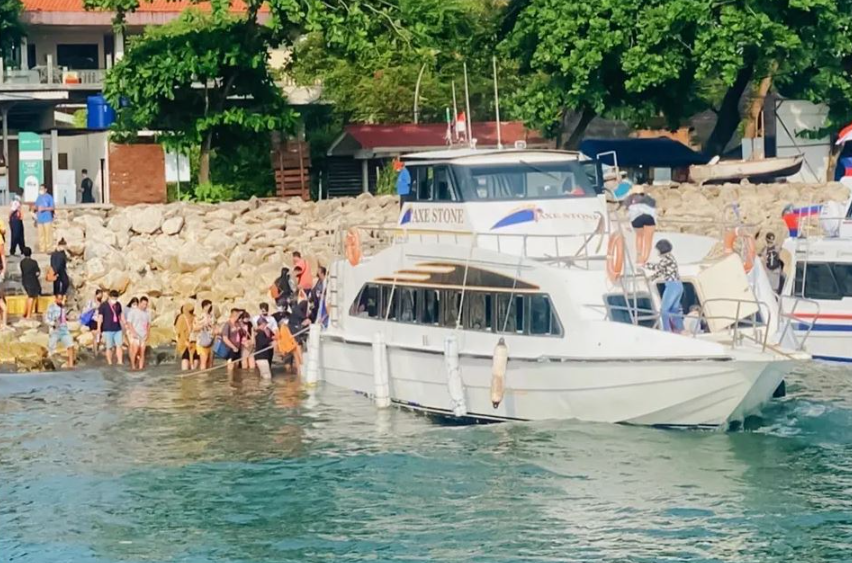 Axe Stone Fast Cruise ticket price 2025 2026 boat at Sanur harbor