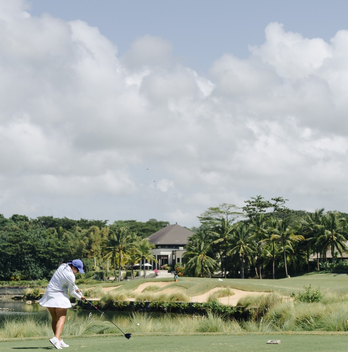 Bali National Golf green fee 18 hole island green view.