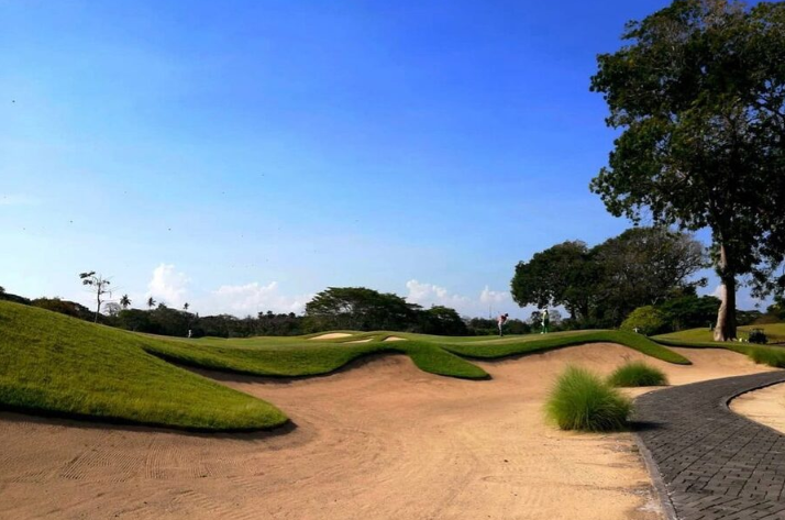 Bali National Golf green fee 18 hole island green view.