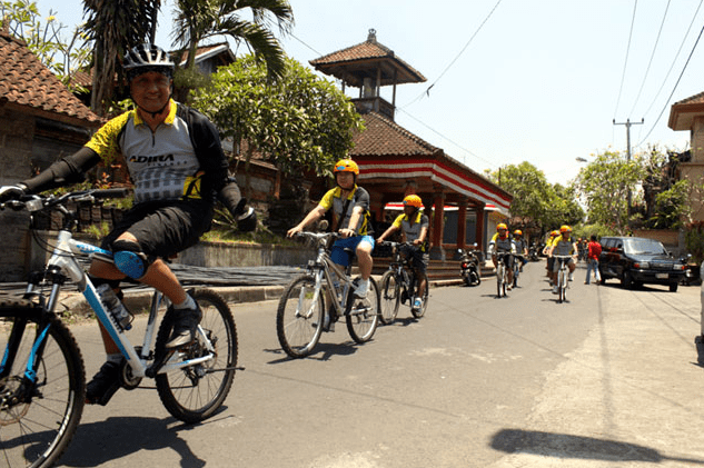 Bali cycling tour Ubud Sangeh price village ride
