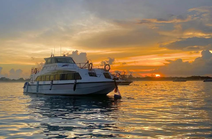 Book Axe Stone Fast Cruises Sanur to Nusa Penida - 1800HP Suzuki Fleet