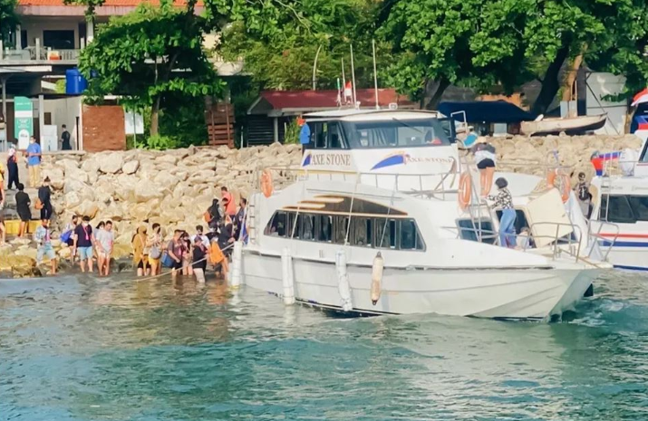 Book Axe Stone Fast Cruises Sanur to Nusa Penida - 1800HP Suzuki Fleet