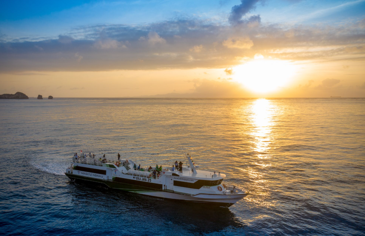 Book Eka Jaya Fast Boat Sanur to Nusa Penida - Aluminum Ferry Deck.