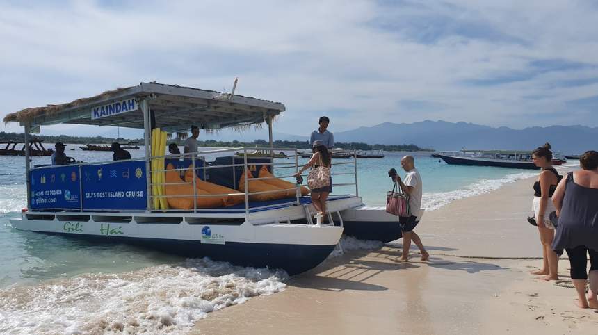 Book Gili 3 Island BBQ Cruise tickets online snorkeling at underwater statues