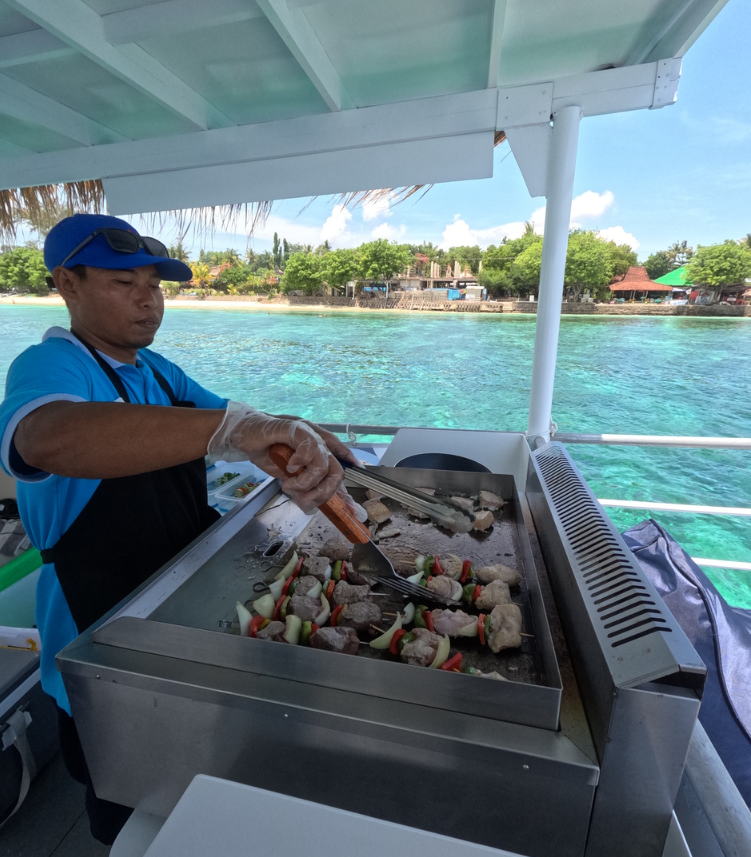 Book Gili 3 Island BBQ Cruise tickets online snorkeling at underwater statues