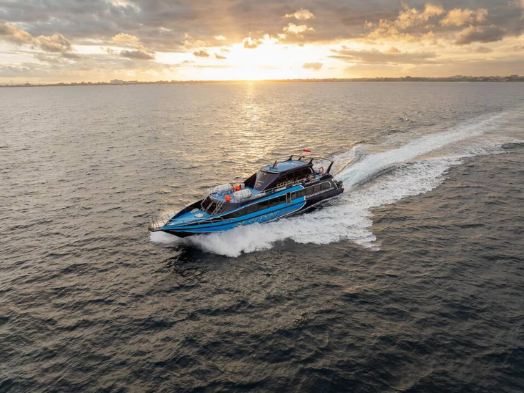 Book Sgening Diamond Fast Boat Sanur to Gili - 2026 Safety Gear
