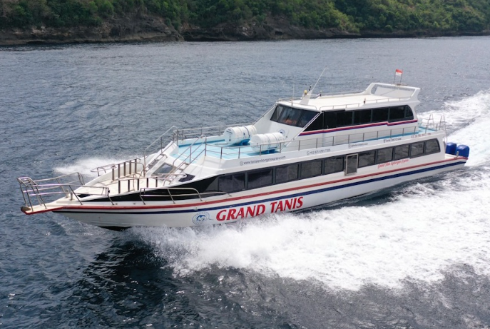 Book Tanis Fast Cruise Sanur to Mushroom Bay