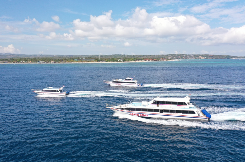 Book Tanis Fast Cruise Sanur to Mushroom Bay