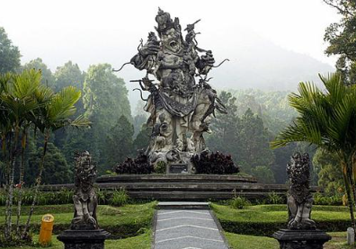 Book Ulun Danu Beratan temple tour online floating temple view