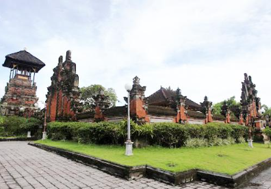 Book West Bali National Park tour online showing rare Bali Starling bird