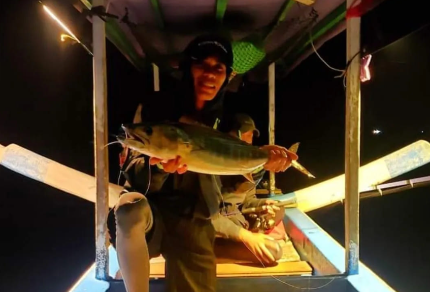 East Bali night fishing charter price 2025 2026 overnight boat Arfis.