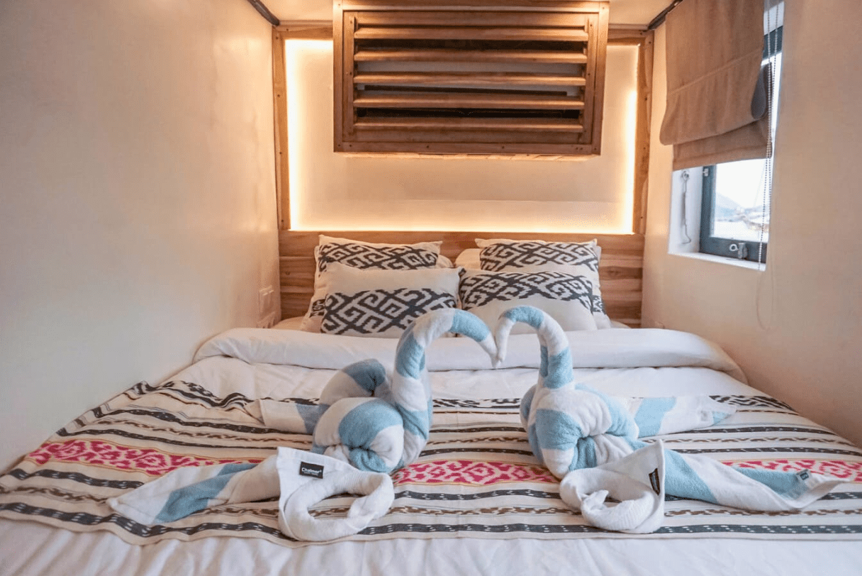 Luxury open trip Komodo 3D2N price Sea Familia Phinisi