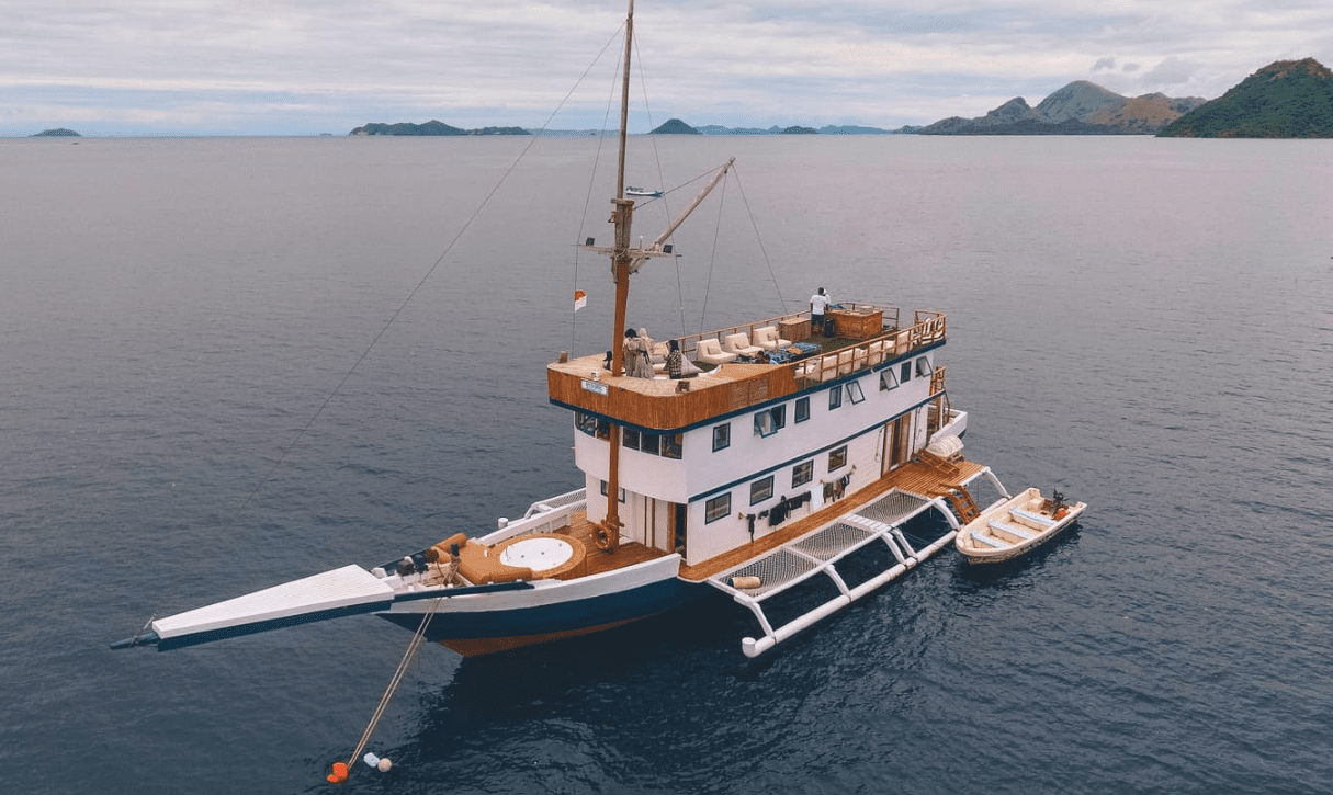 Luxury open trip Komodo 3D2N price