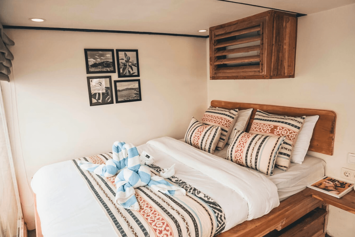 Luxury open trip Komodo 3D2N price Sea Familia Phinisi