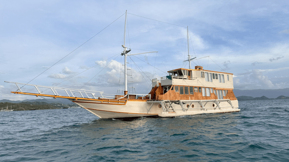 Open trip Komodo 3D2N price 2025/2026 Zada Mega Phinisi