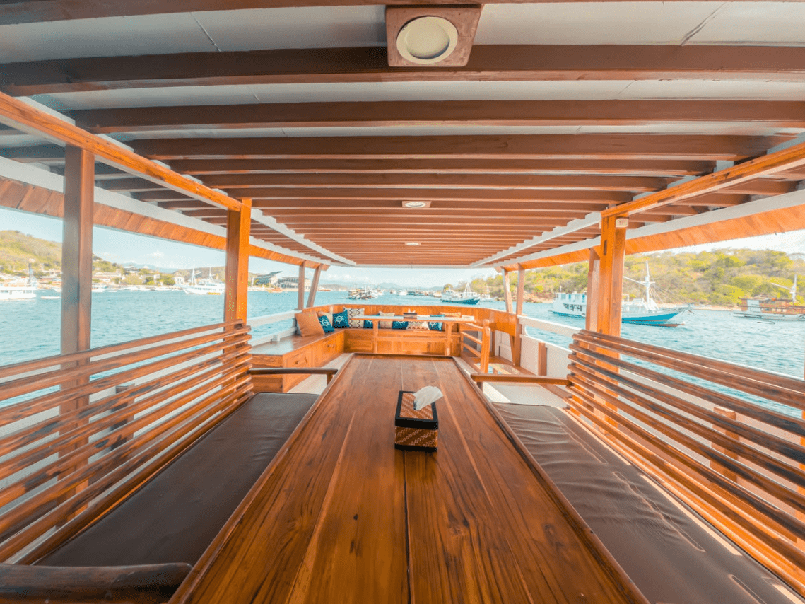 Open trip Labuan Bajo 3D2N price 2025 2026 Elvano Superior Phinisi