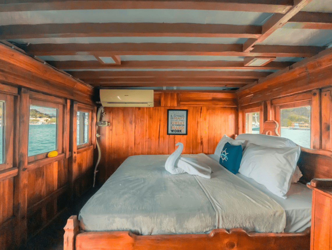 Open trip Labuan Bajo 3D2N price 2025 2026 Elvano Superior Phinisi