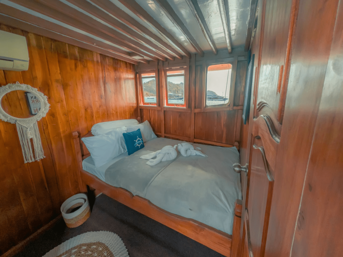 Open trip Labuan Bajo 3D2N price 2025 2026 Elvano Superior Phinisi