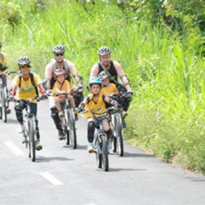 Ubud cycling tour with baby seat family ride