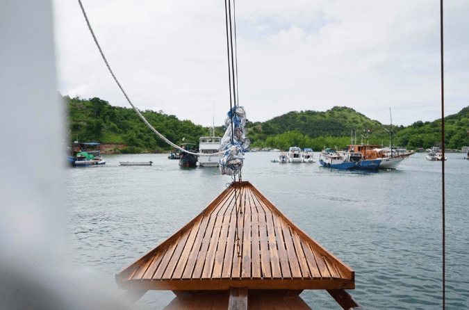 Zada Hela Phinisi open trip price master cabin 10 Zada Hela Phinisi open trip price master cabin