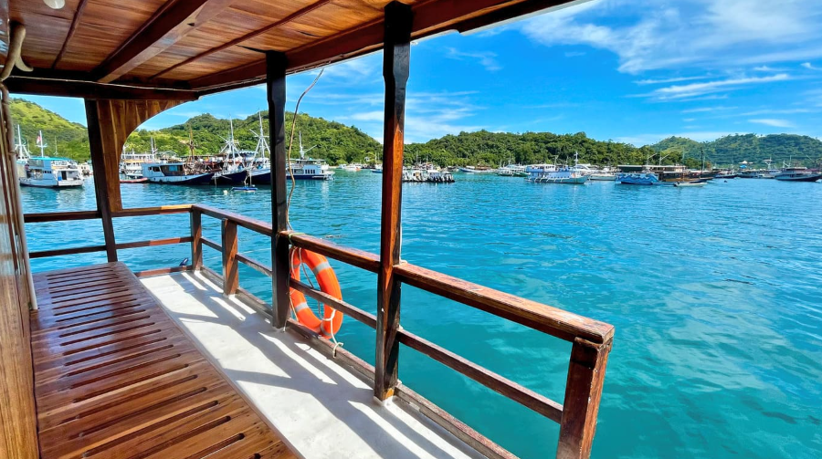 Zada Hela Phinisi open trip price master cabin 5 Zada Hela Phinisi open trip price master cabin