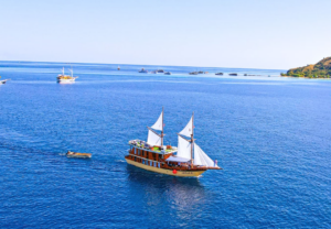 Private Boat Rental Labuan Bajo 12 Pax: Abizar Liveaboard 1 Abizar Phinisi Private Boat Rental Labuan Bajo 12 Pax