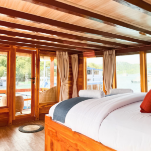 Abizar Phinisi Private Boat Rental Labuan Bajo 12 Pax