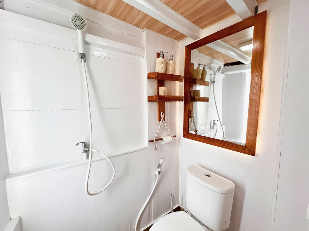 Abizar Phinisi Private Boat Rental Labuan Bajo 12 Pax