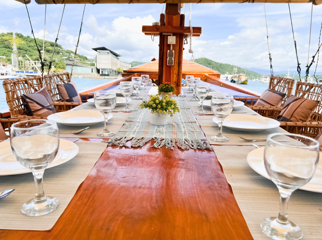 Abizar Phinisi Private Boat Rental Labuan Bajo 12 Pax