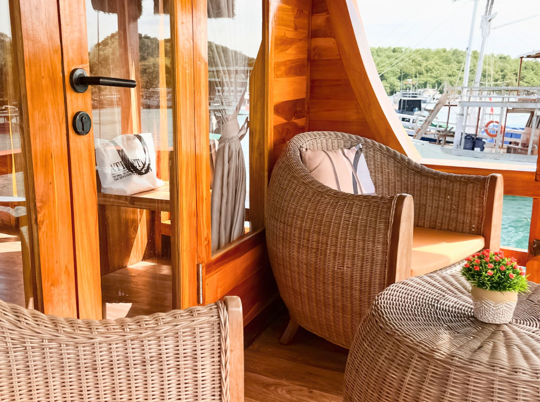 Abizar Phinisi Private Boat Rental Labuan Bajo 12 Pax