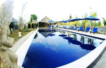 Balinese wooden villa near the pool The Cozy Villas Lembongan 1