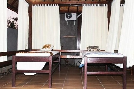 Balinese wooden villa near the pool The Cozy Villas Lembongan 10