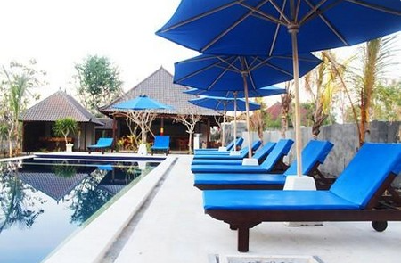 Balinese wooden villa near the pool The Cozy Villas Lembongan 2 Book The Cozy Villas Lembongan 2026