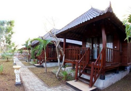 Balinese wooden villa near the pool The Cozy Villas Lembongan 5