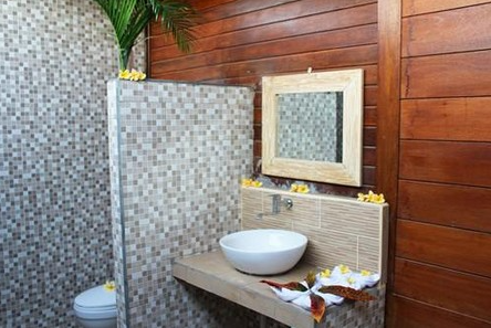 Balinese wooden villa near the pool The Cozy Villas Lembongan 7