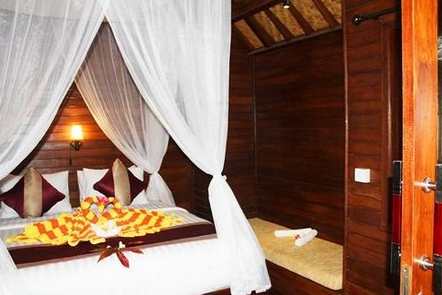 Balinese wooden villa near the pool The Cozy Villas Lembongan 8