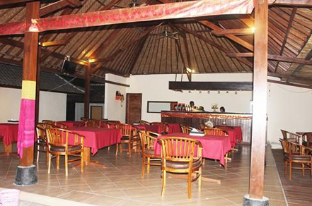 Balinese wooden villa near the pool The Cozy Villas Lembongan 9