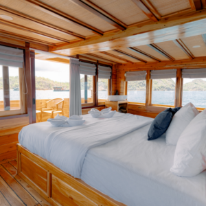 Barakati Cruises Deluxe Phinisi Booking - Master Cabin View