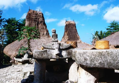 Book 4 Day Sumba Weaving Tour
