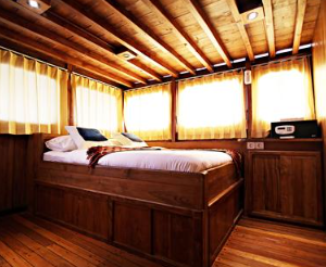 Book Adishree Phinisi Private Trip Komodo 2026