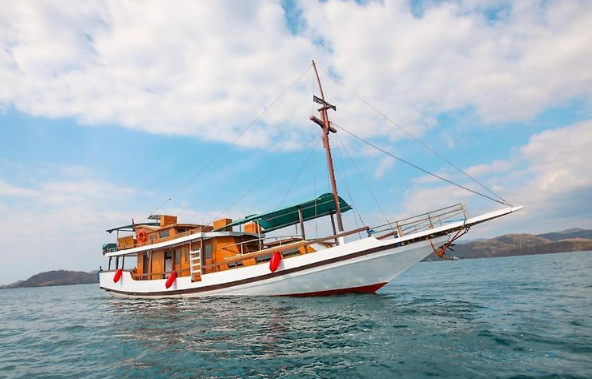Book Baronang Phinisi Private Charter 2026 Onboard