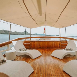 Book Cajoma IV Phinisi Private Trip 2026 Jacuzzi View