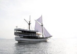 Book Derya Phinisi Private Charter Komodo 2026 Onboard