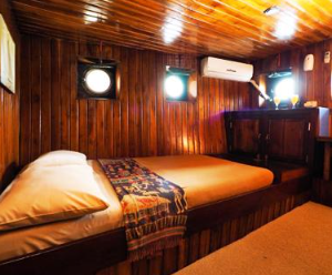 Book Felicia Phinisi Private Trip Komodo 2026 Onboard