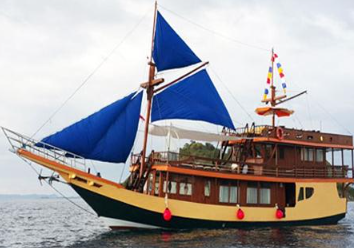 Book Florence Phinisi Private Trip Komodo 2026 Dive Deck