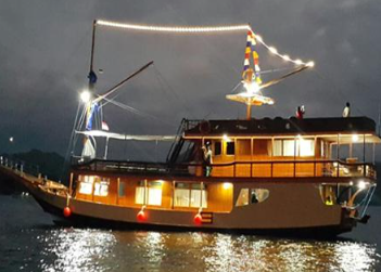 Book Florence Phinisi Private Trip Komodo 2026 Dive Deck