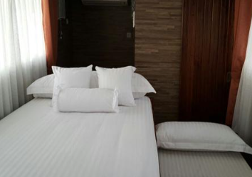 Book Florence Phinisi Private Trip Komodo 2026 Dive Deck