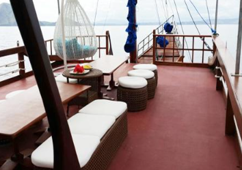 Book Florence Phinisi Private Trip Komodo 2026 Dive Deck