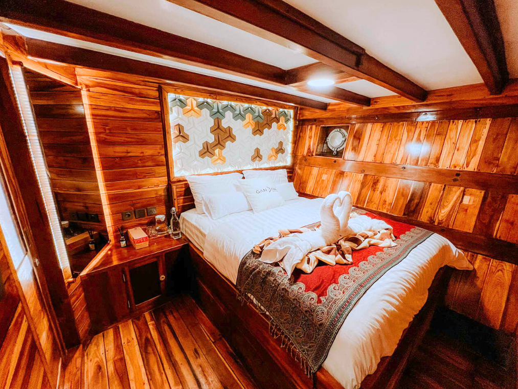 Book Gandiva Luxury Phinisi Private Trip 2026 Master Cabin